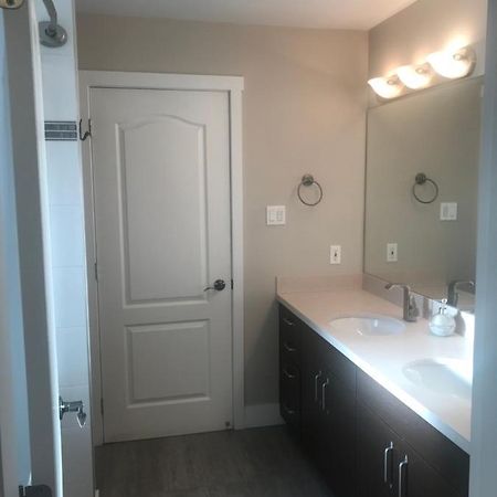 Large Suite With Separate Bathroom Richmond Ngoại thất bức ảnh