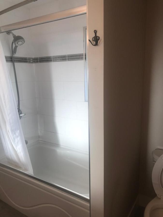 Large Suite With Separate Bathroom Richmond Ngoại thất bức ảnh